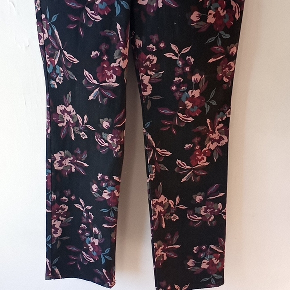 HPπ Floral Bandolino jeans πΈ - Picture 4 of 5